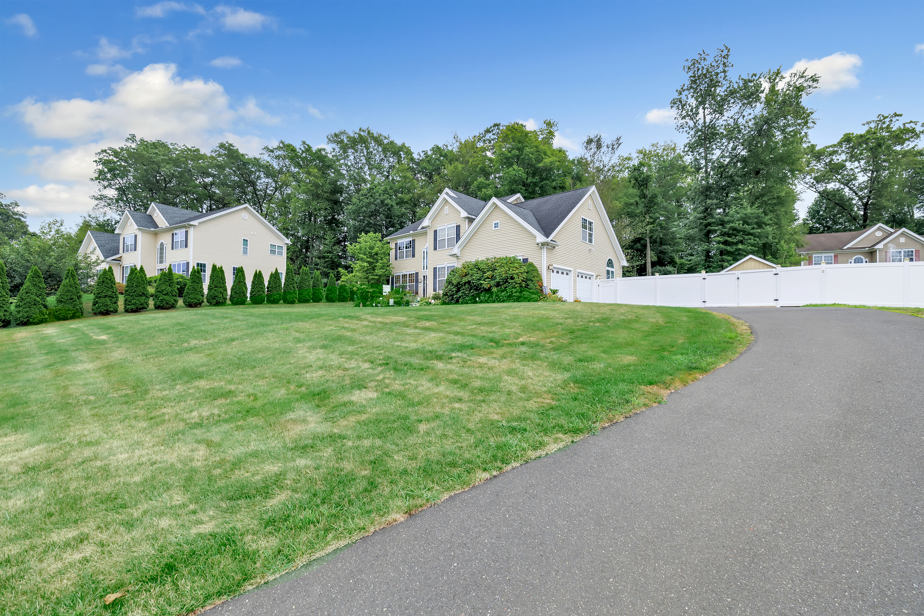 5 Forest Hollow Road