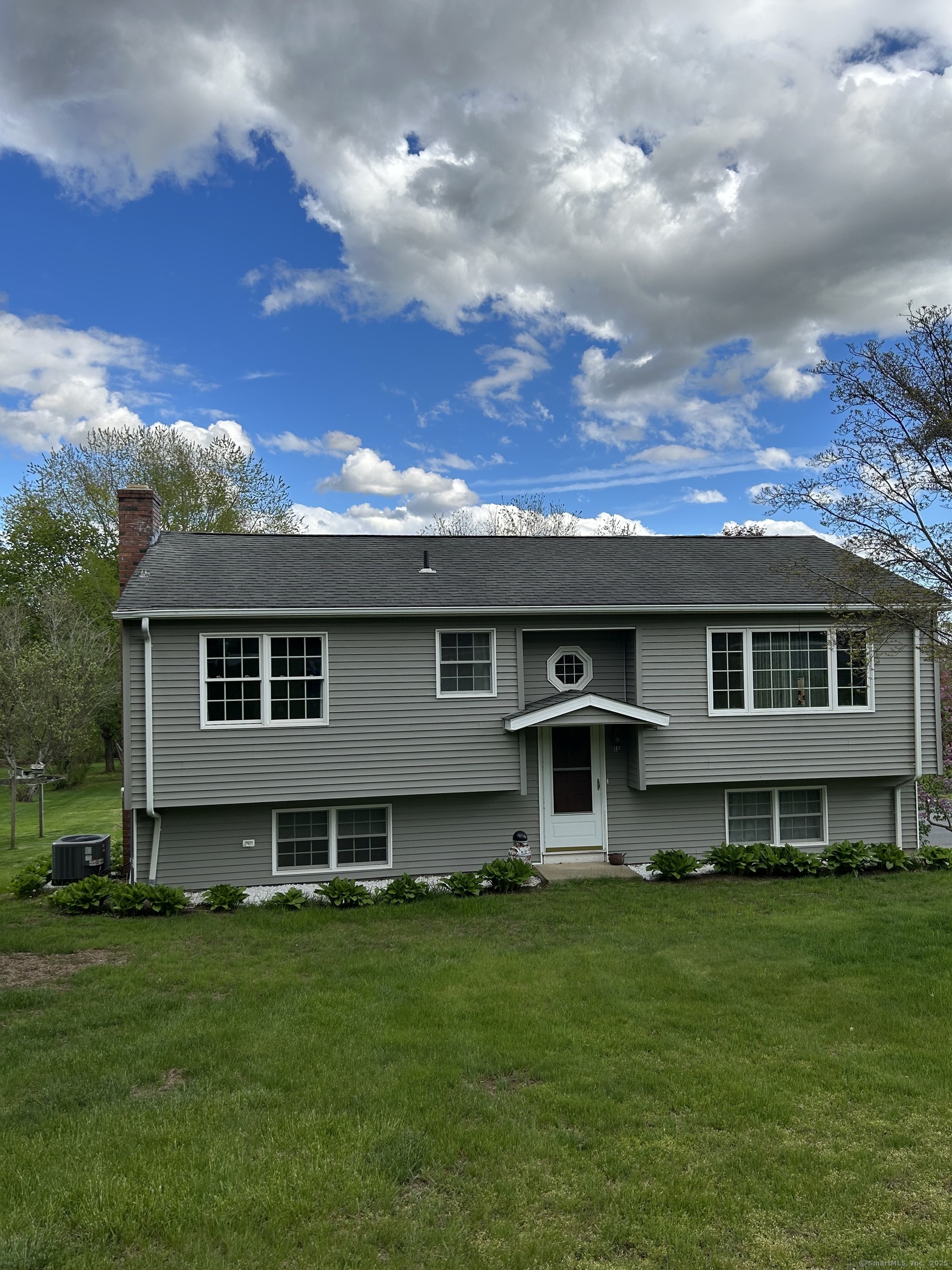 Marion Lane, Canterbury, Connecticut - 3 Bedrooms  
2 Bathrooms  
7 Rooms - 