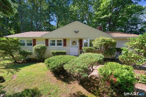 Homes For Sale - 104 Forest Drive<br/> Wethersfield, CT 06109