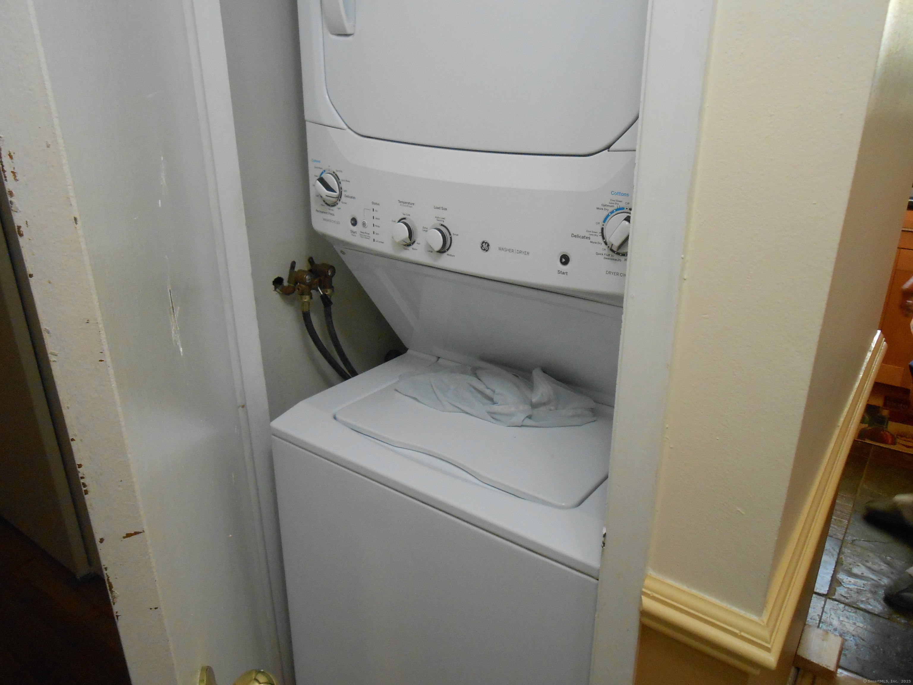 32 Ameridge Drive #32, Bridgeport, Connecticut image 2