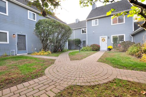 Photo of 3 Farmington Meadow Drive #3, Farmington, CT 06032 (MLS # 24173419)
