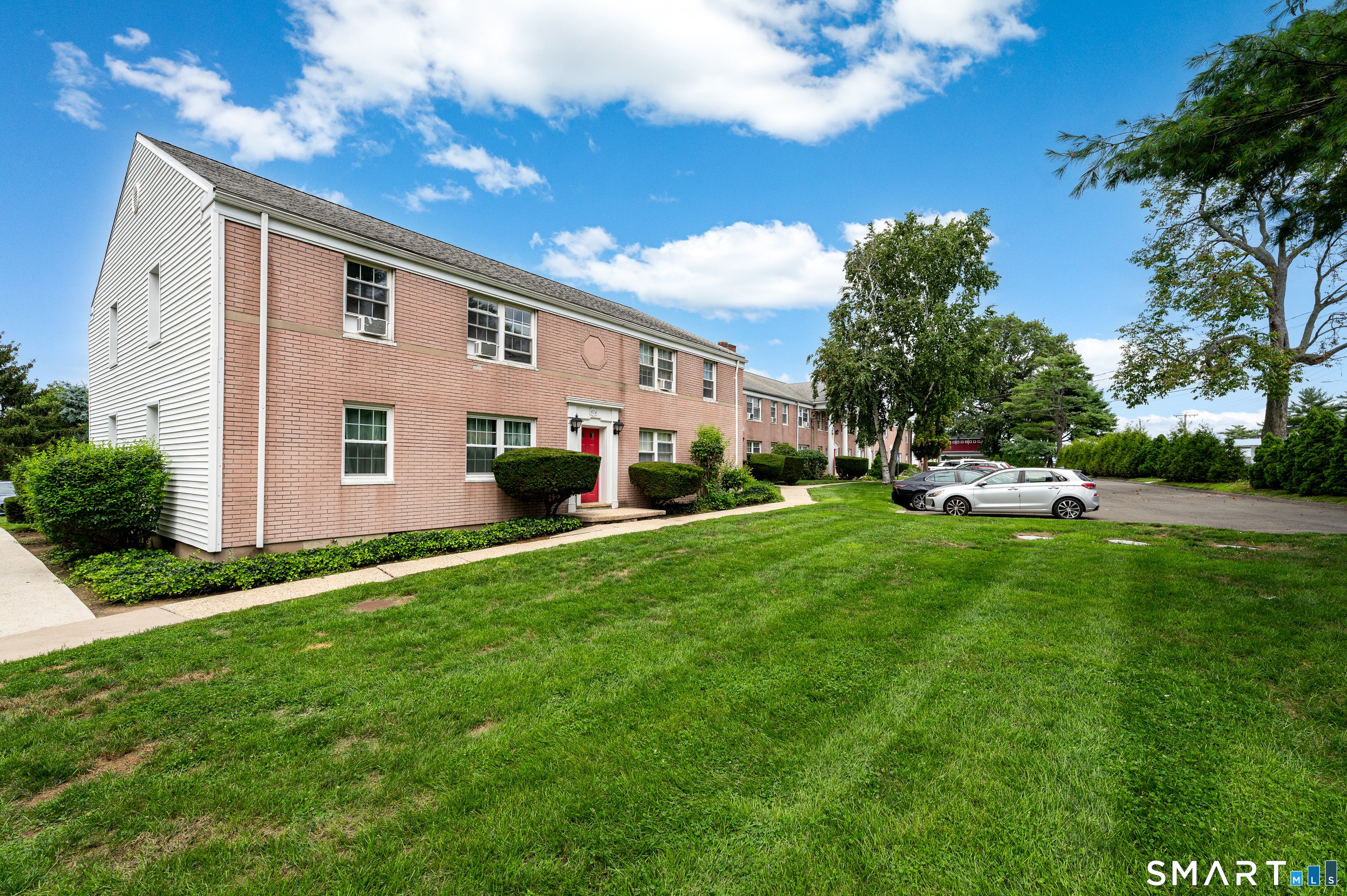 1084 East Main Street 1