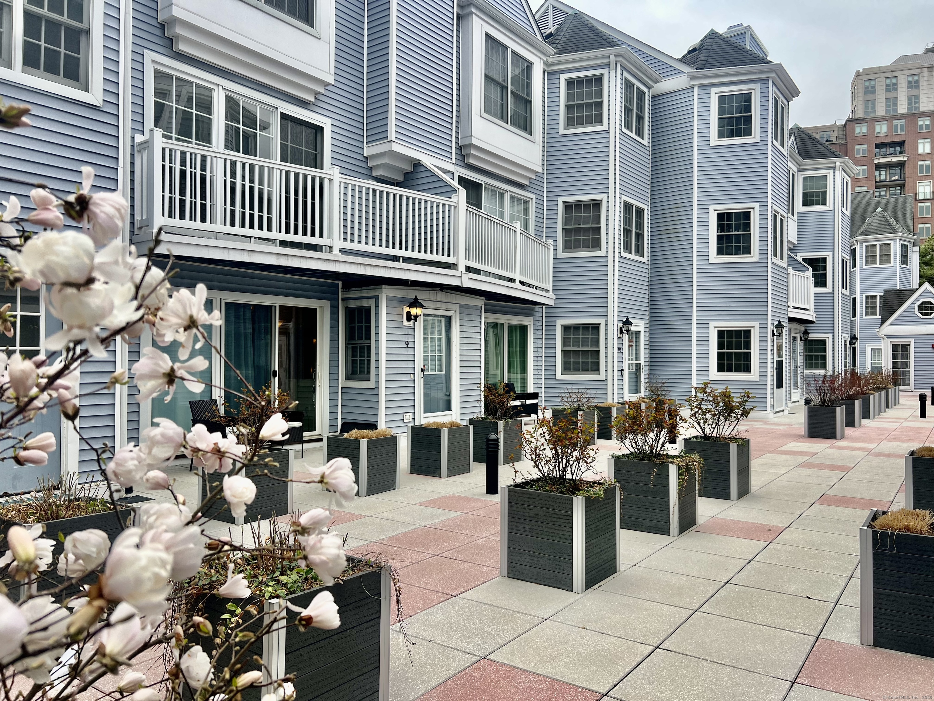 Rental Property at Grove Street 8, Stamford, Connecticut - Bedrooms: 2 
Bathrooms: 3 
Rooms: 5  - $3,175 MO.