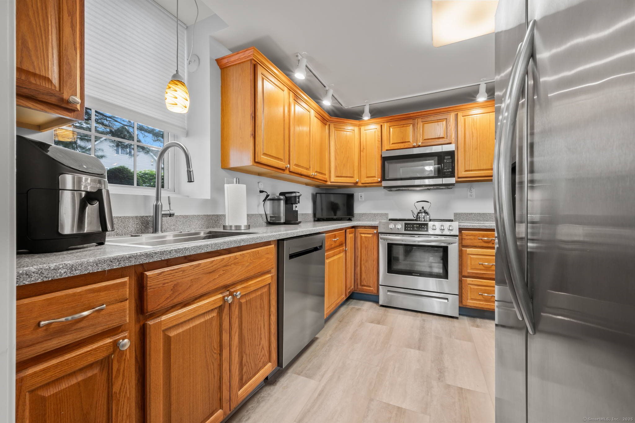 8 Pasco Drive #E, East Windsor, Connecticut image 7