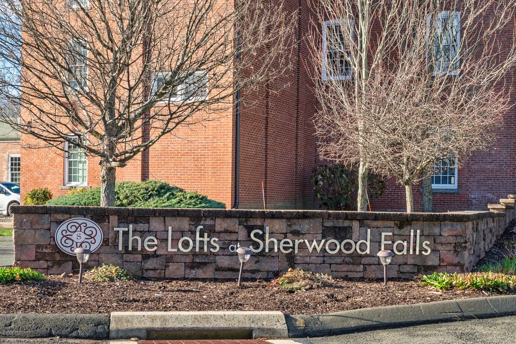 Photo of 10 Main Street #304, Berlin, CT 06037 (MLS # 24142773)