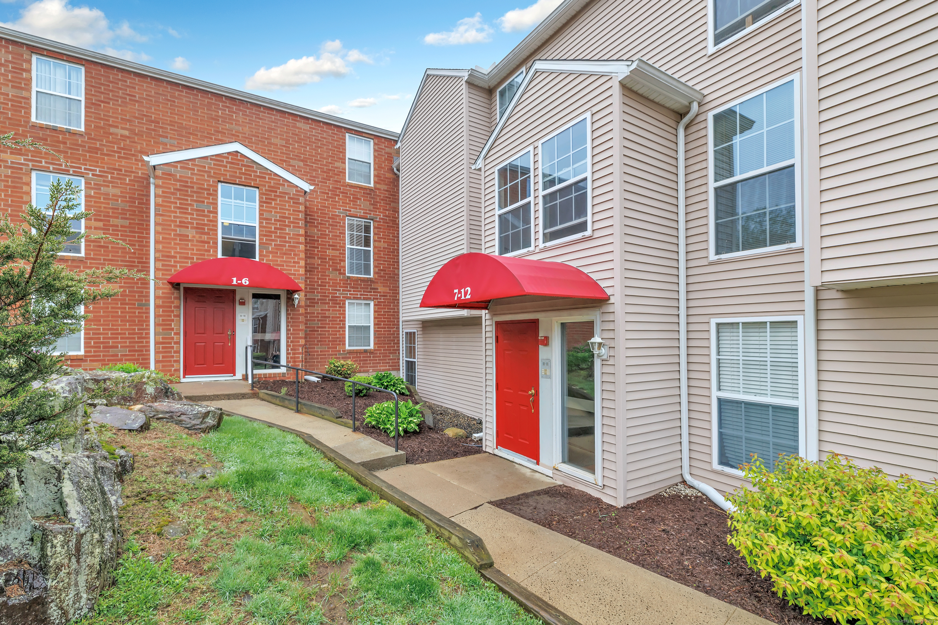 Heather Ridge 9, Shelton, Connecticut - 2 Bedrooms  
1 Bathrooms  
4 Rooms - 