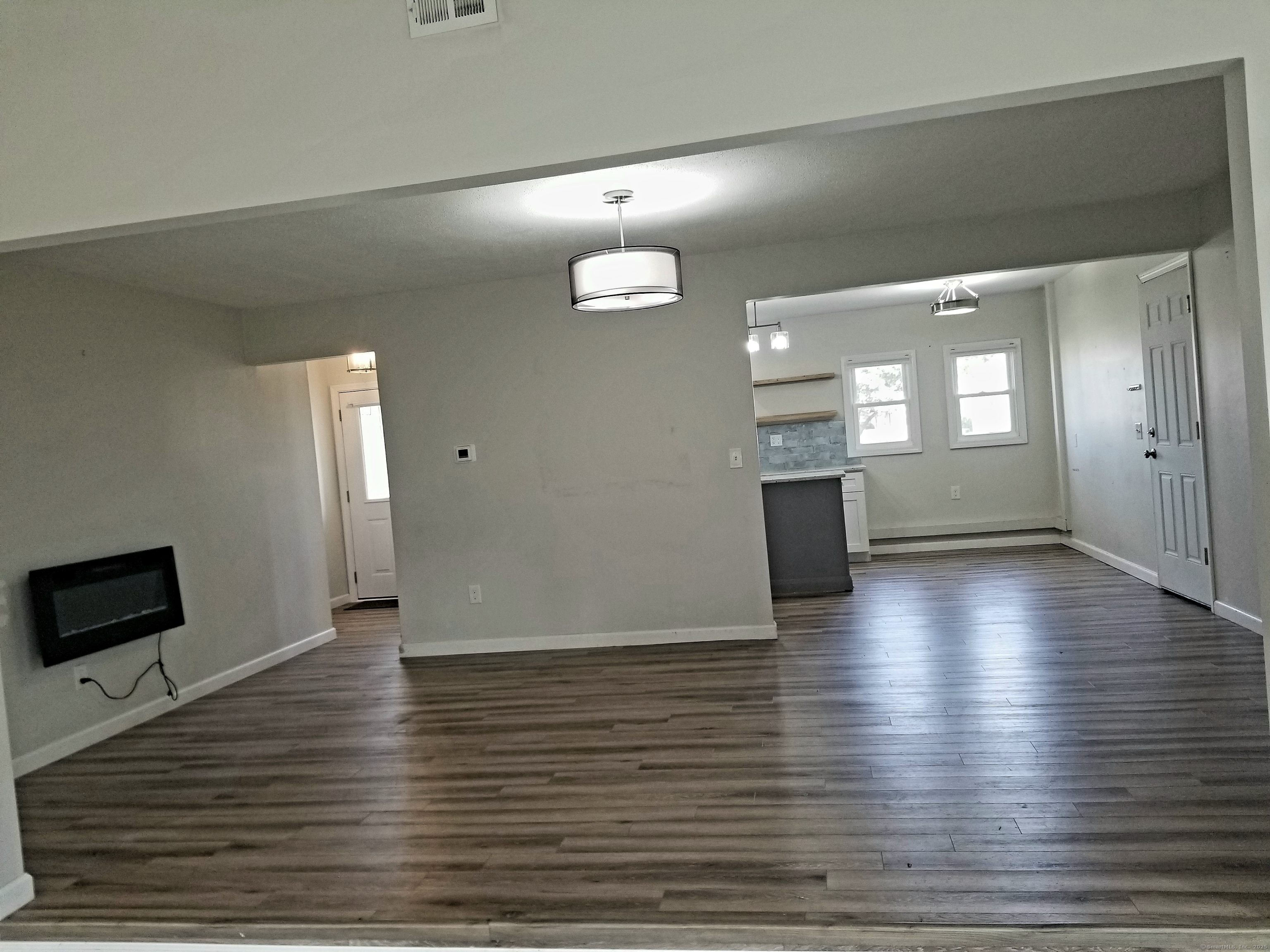 Windsor Locks, Connecticut 06096, United States, 3 Bedrooms Bedrooms, ,2 BathroomsBathrooms,Residential,Active,230388