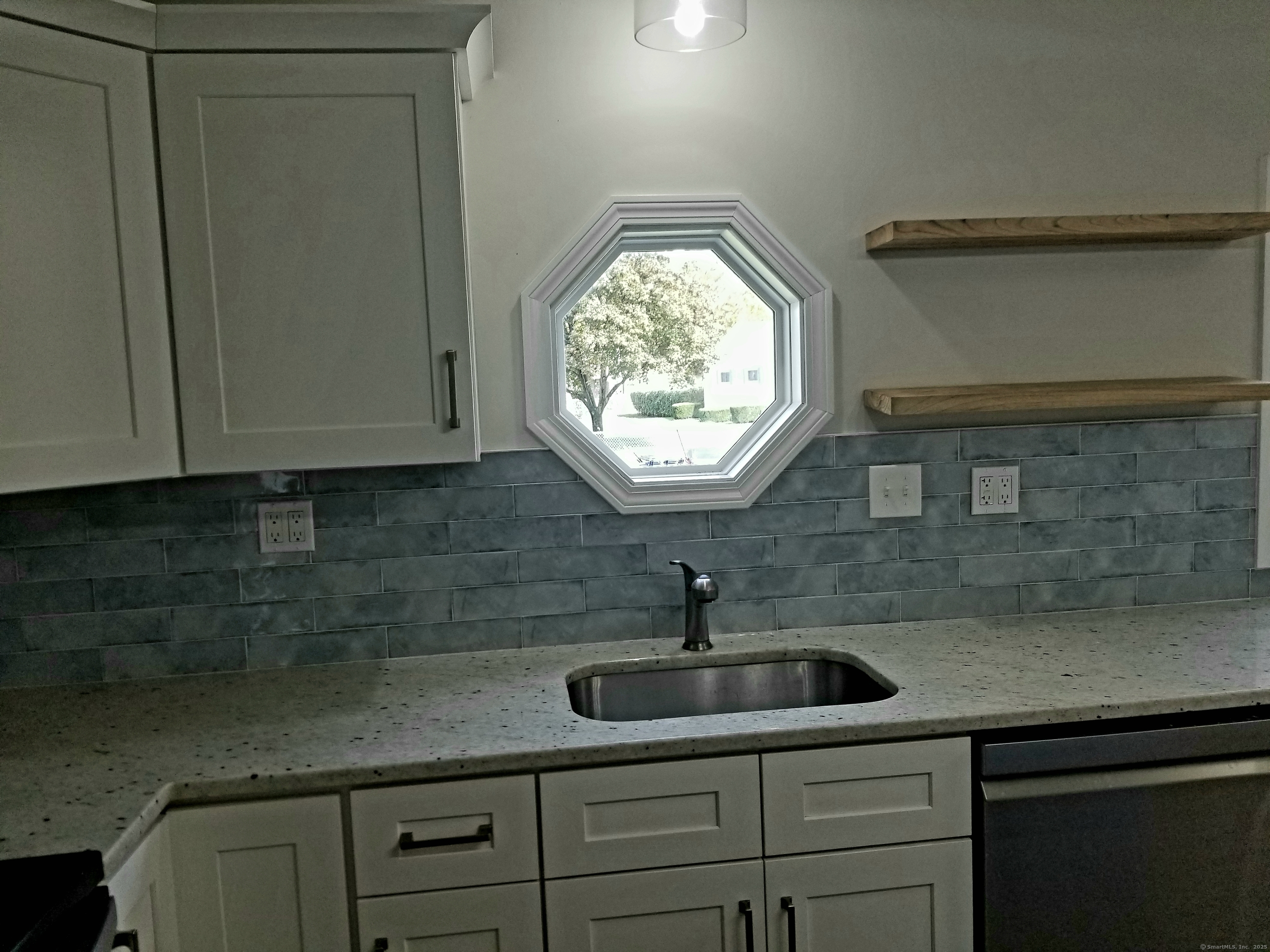 Windsor Locks, Connecticut 06096, United States, 3 Bedrooms Bedrooms, ,2 BathroomsBathrooms,Residential,Active,230388