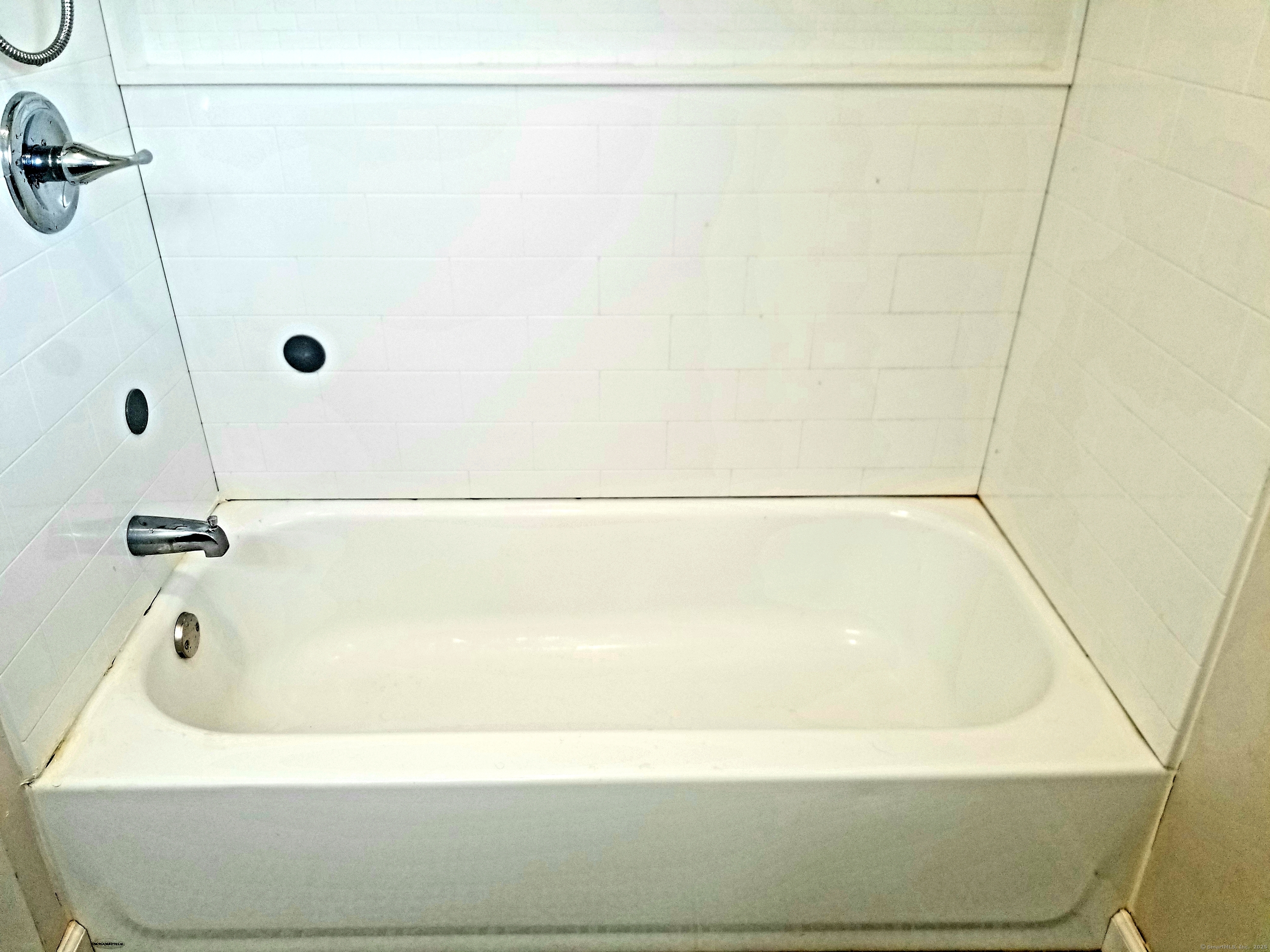 Windsor Locks, Connecticut 06096, United States, 3 Bedrooms Bedrooms, ,2 BathroomsBathrooms,Residential,Active,230388