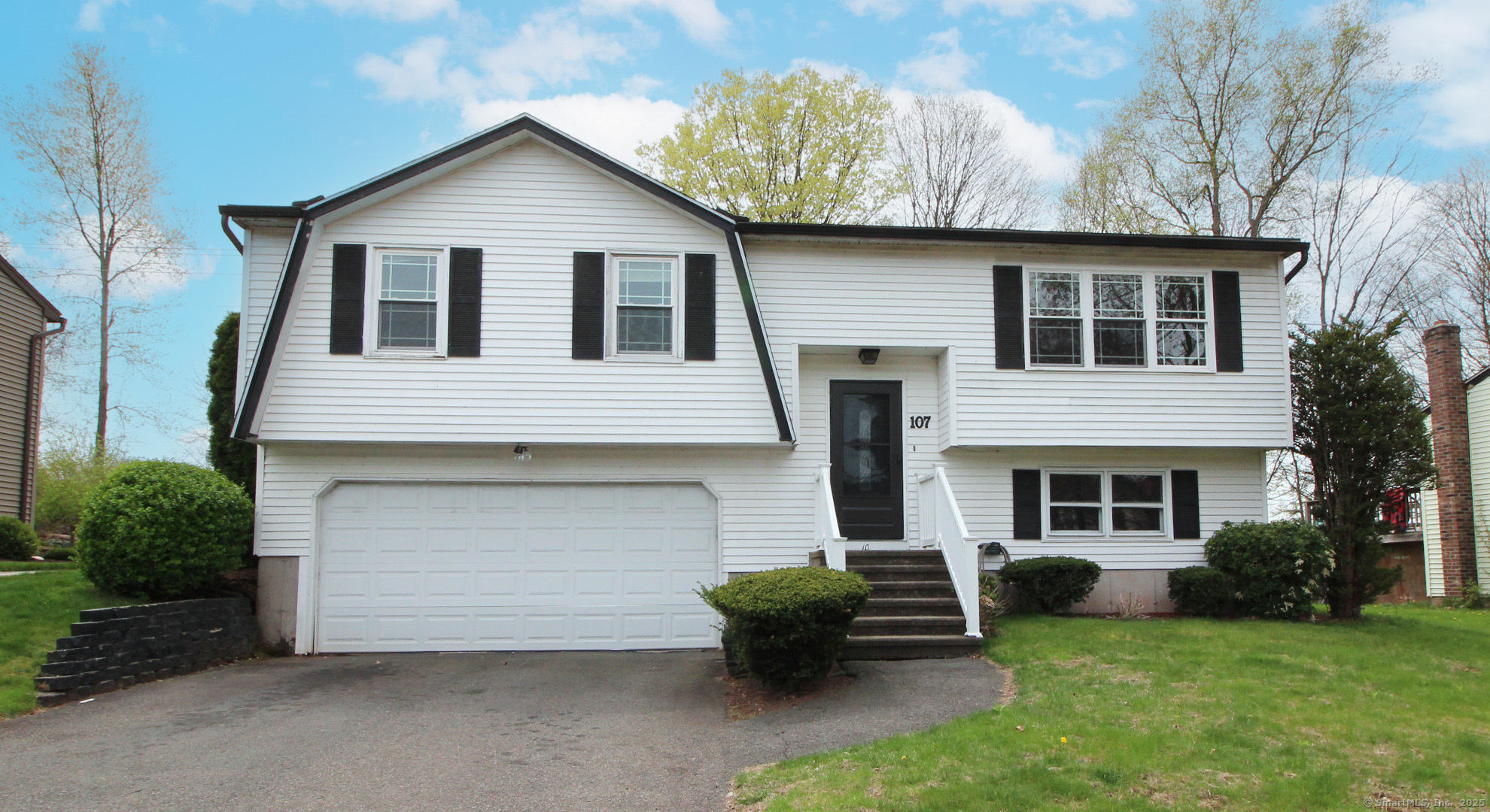 Meetinghouse Ridge, Meriden, Connecticut - 2 Bedrooms  
2 Bathrooms  
6 Rooms - 