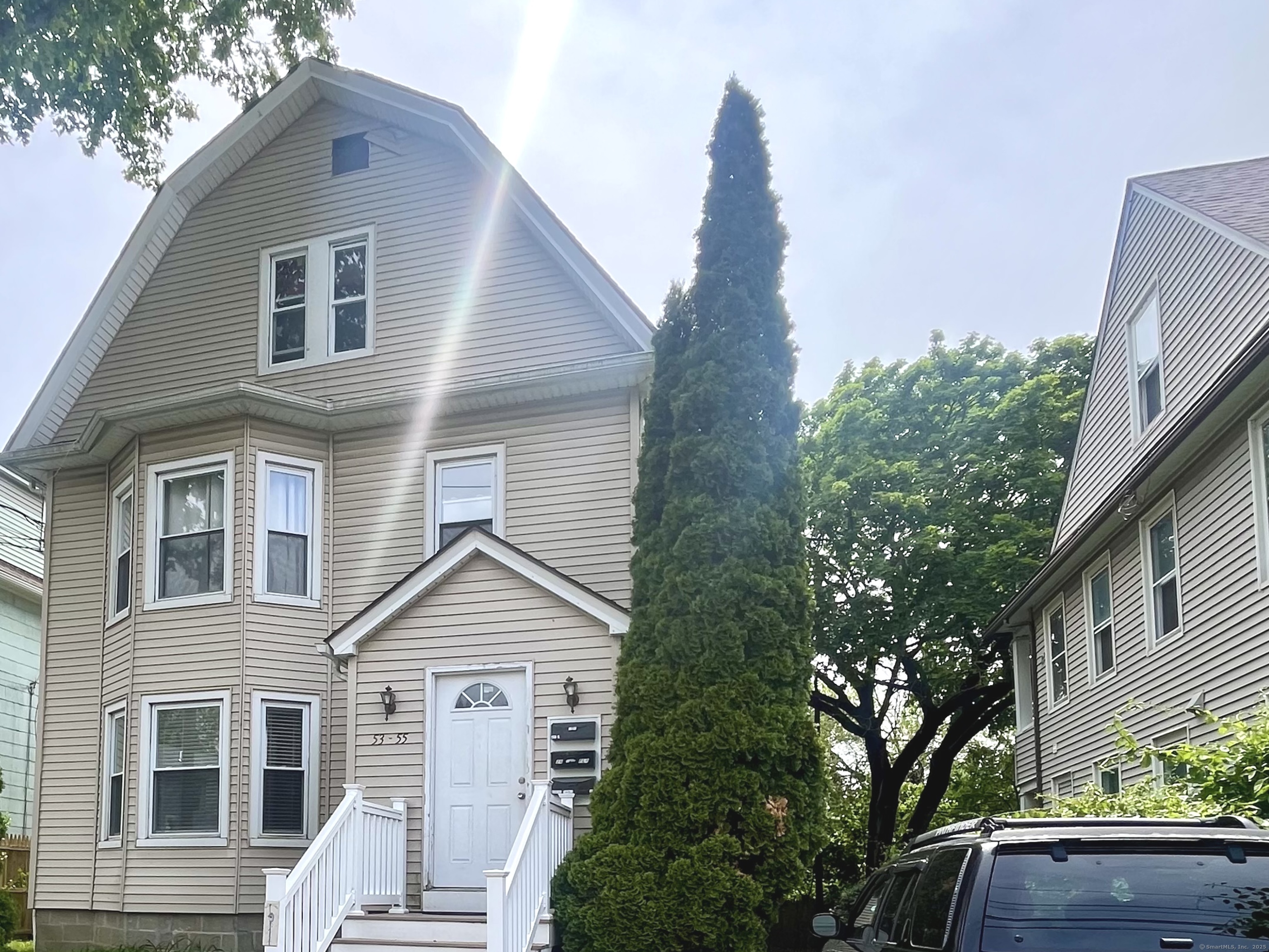 Wilson Street, Bridgeport, Connecticut - 3 Bedrooms  
1 Bathrooms  
5 Rooms - 