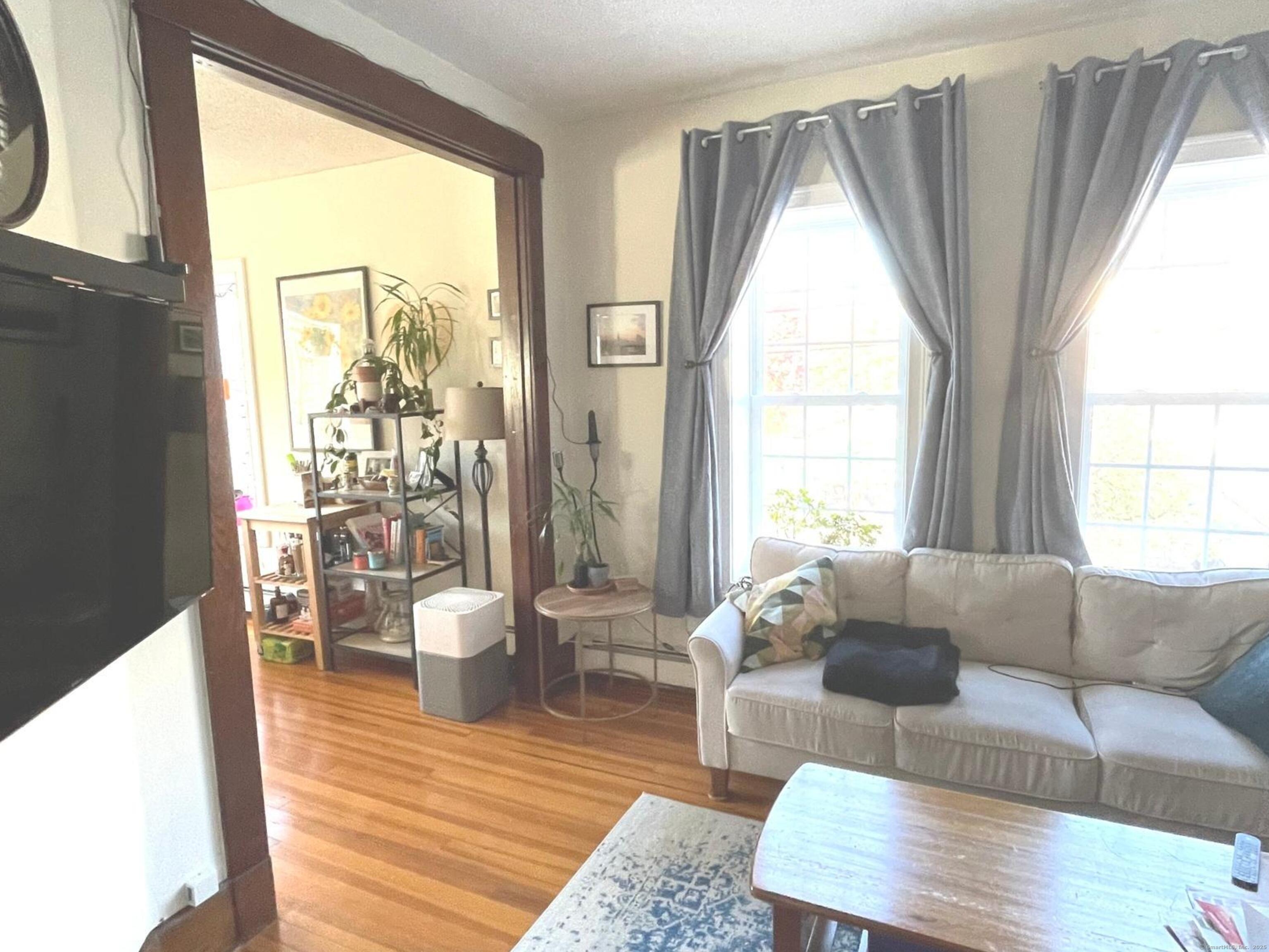 Orange Street 1, New Haven, Connecticut - 2 Bedrooms  
2 Bathrooms  
4 Rooms - 