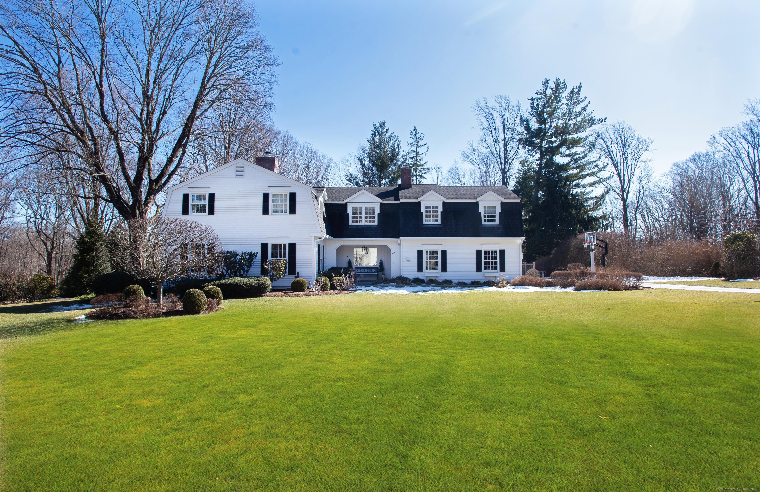 Standish Drive, Ridgefield, Connecticut - 4 Bedrooms  
4.5 Bathrooms  
12 Rooms - 