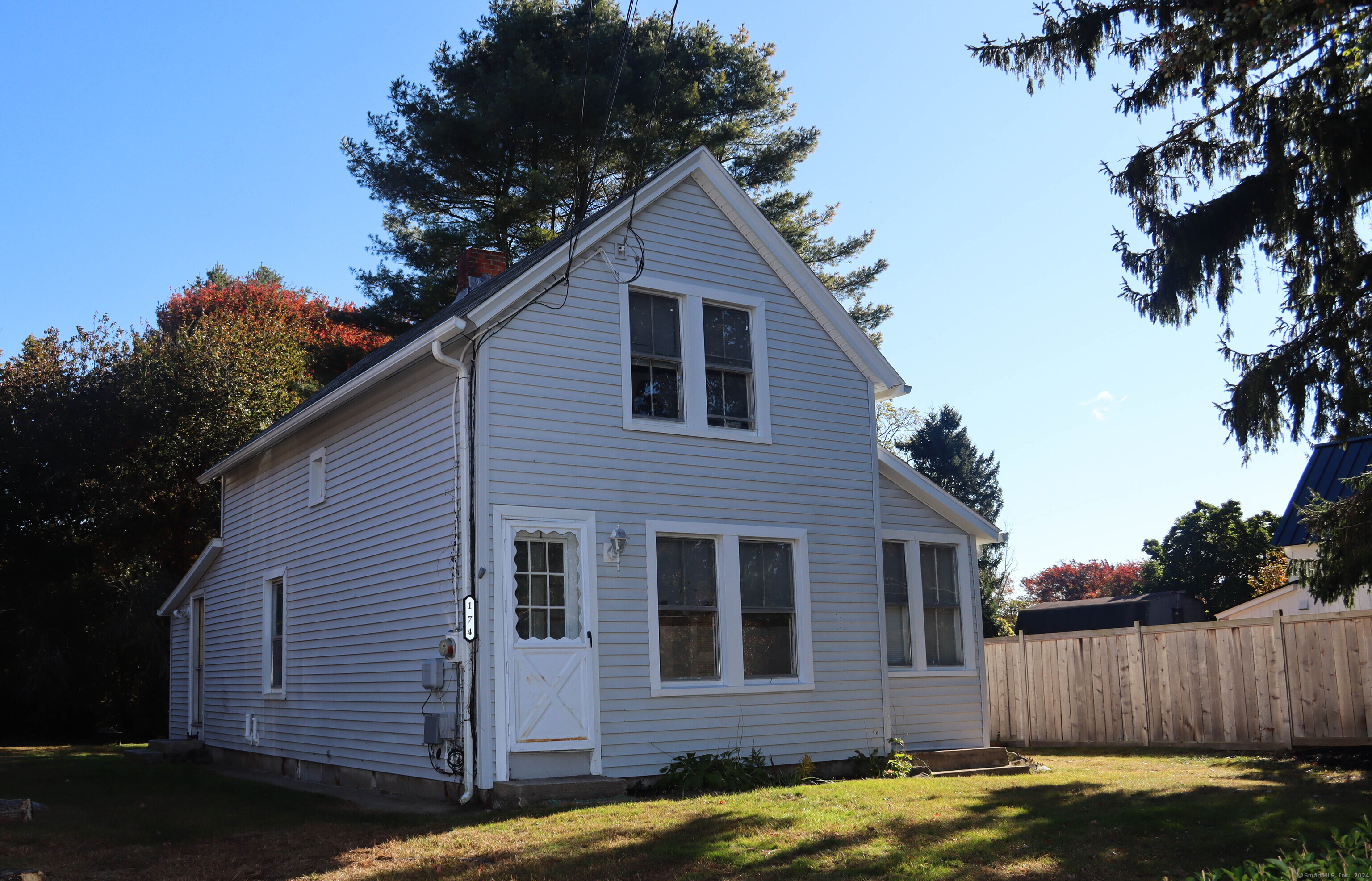 174 Great Neck Road, Waterford, Connecticut - 3 Bedrooms  
2 Bathrooms  
6 Rooms - 