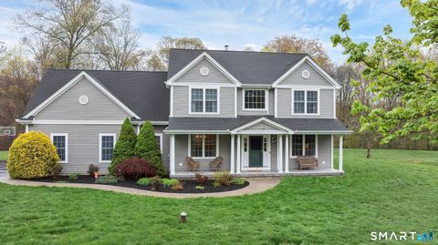 Photo of 7 Harvest Glen, East Lyme, CT 06333 (MLS # 24175546)