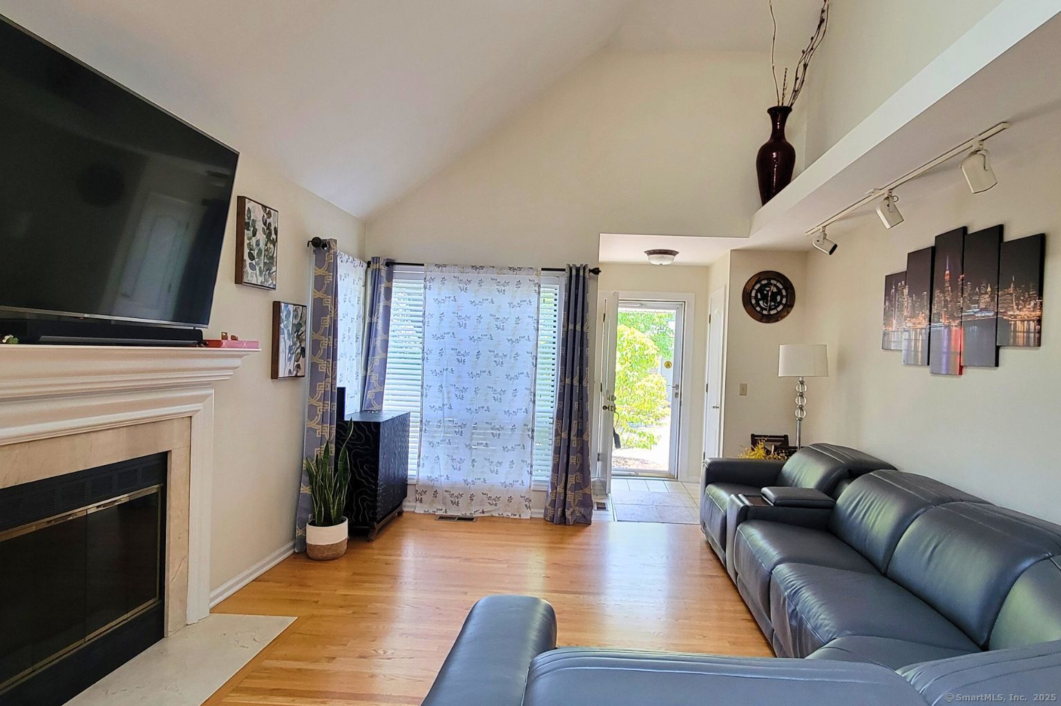 162 Colonial Road Apt 1