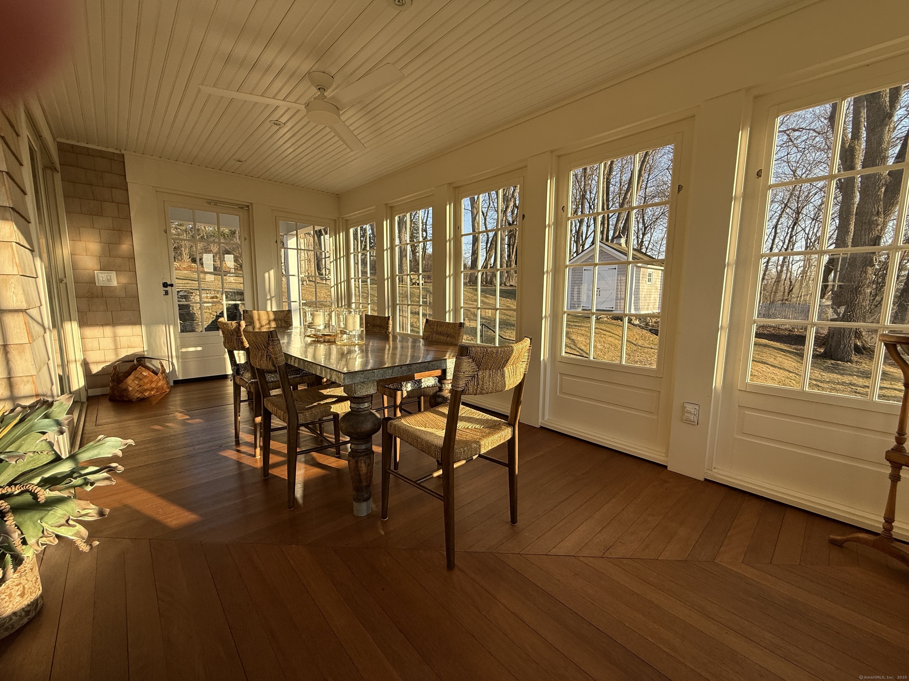 Upper Main Street, Sharon, Connecticut - 2 Bedrooms  
2 Bathrooms  
5 Rooms - 