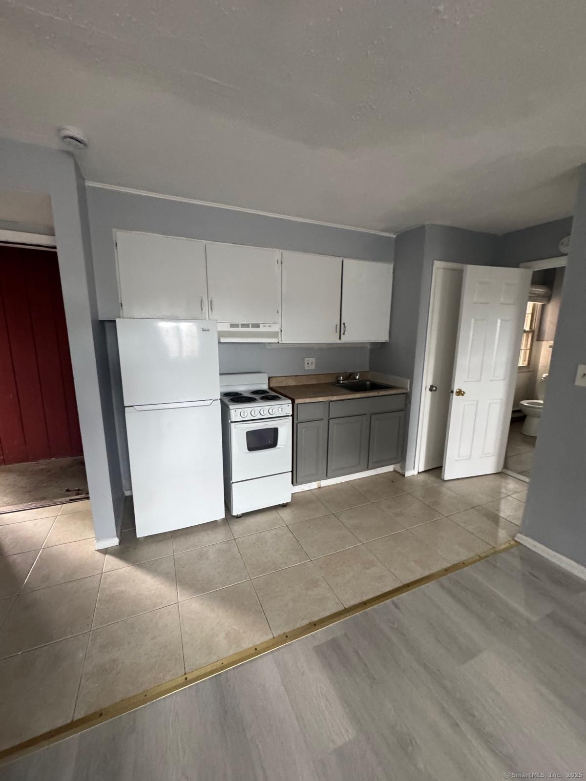 Rental Property at Oak Street 11, Bridgeport, Connecticut - Bedrooms: 1 
Bathrooms: 1 
Rooms: 4  - $1,500 MO.
