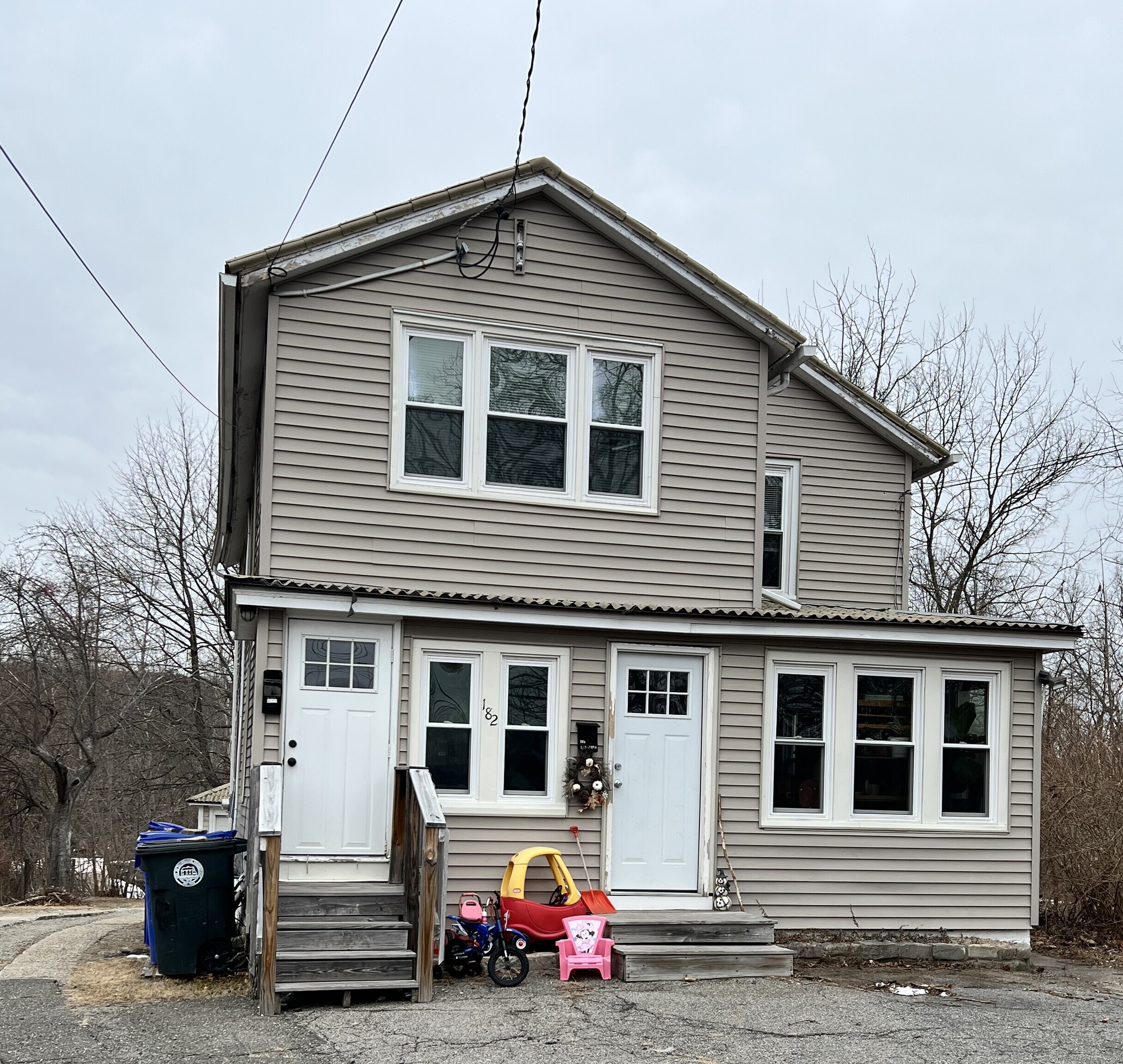 N Elm Street, Torrington, Connecticut - 4 Bedrooms  
2 Bathrooms  
10 Rooms - 