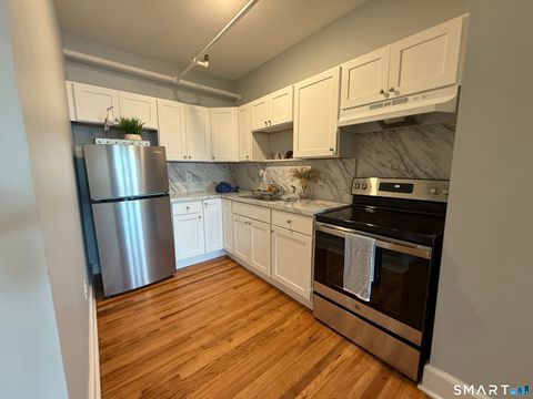 187 Bank Street New London CT 06320