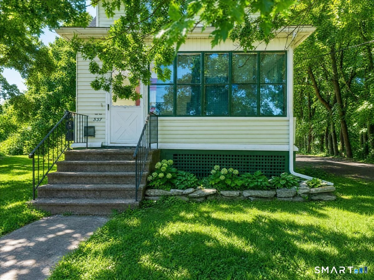 537 Naubuc Avenue