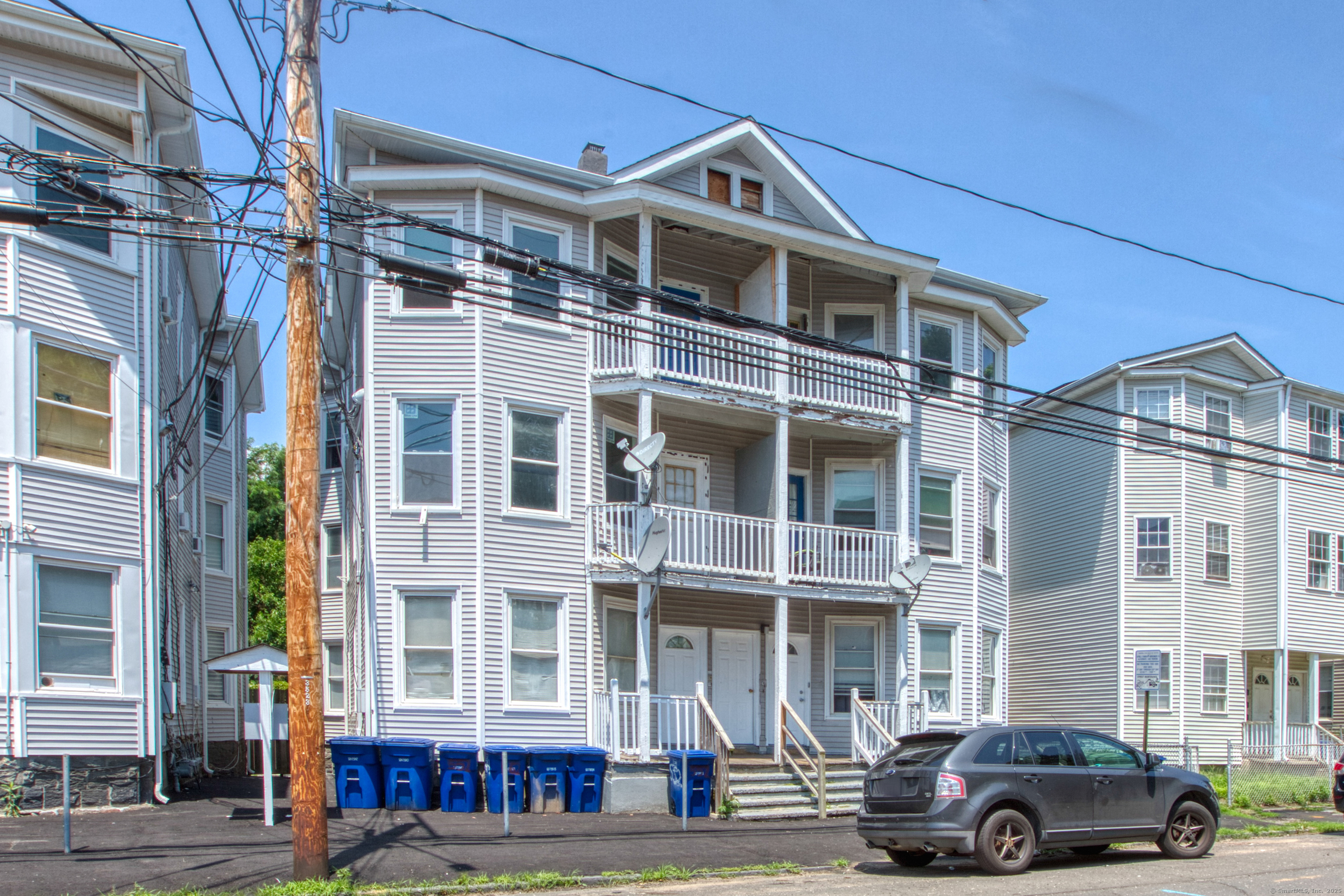 Atlantic Street 552C, Bridgeport, Connecticut - 3 Bedrooms  
1 Bathrooms  
5 Rooms - 