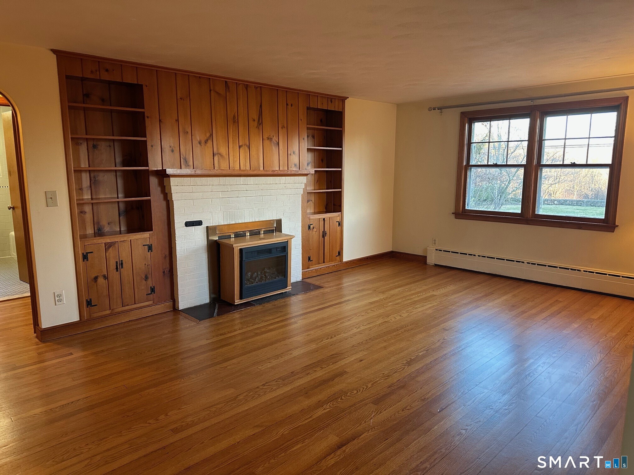 989 North Farms Road