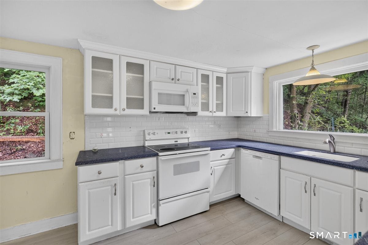 261 Newtown Turnpike