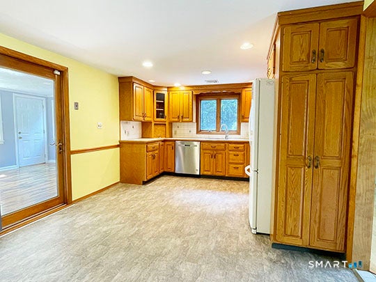 6 Colonial Drive