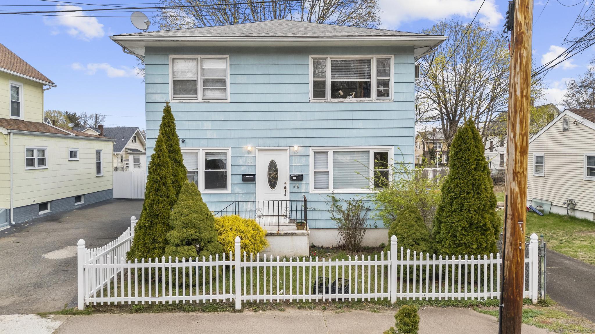 Property for Sale at Lee Street, West Haven, Connecticut - Bedrooms: 8 
Bathrooms: 2 
Rooms: 15  - $499,000