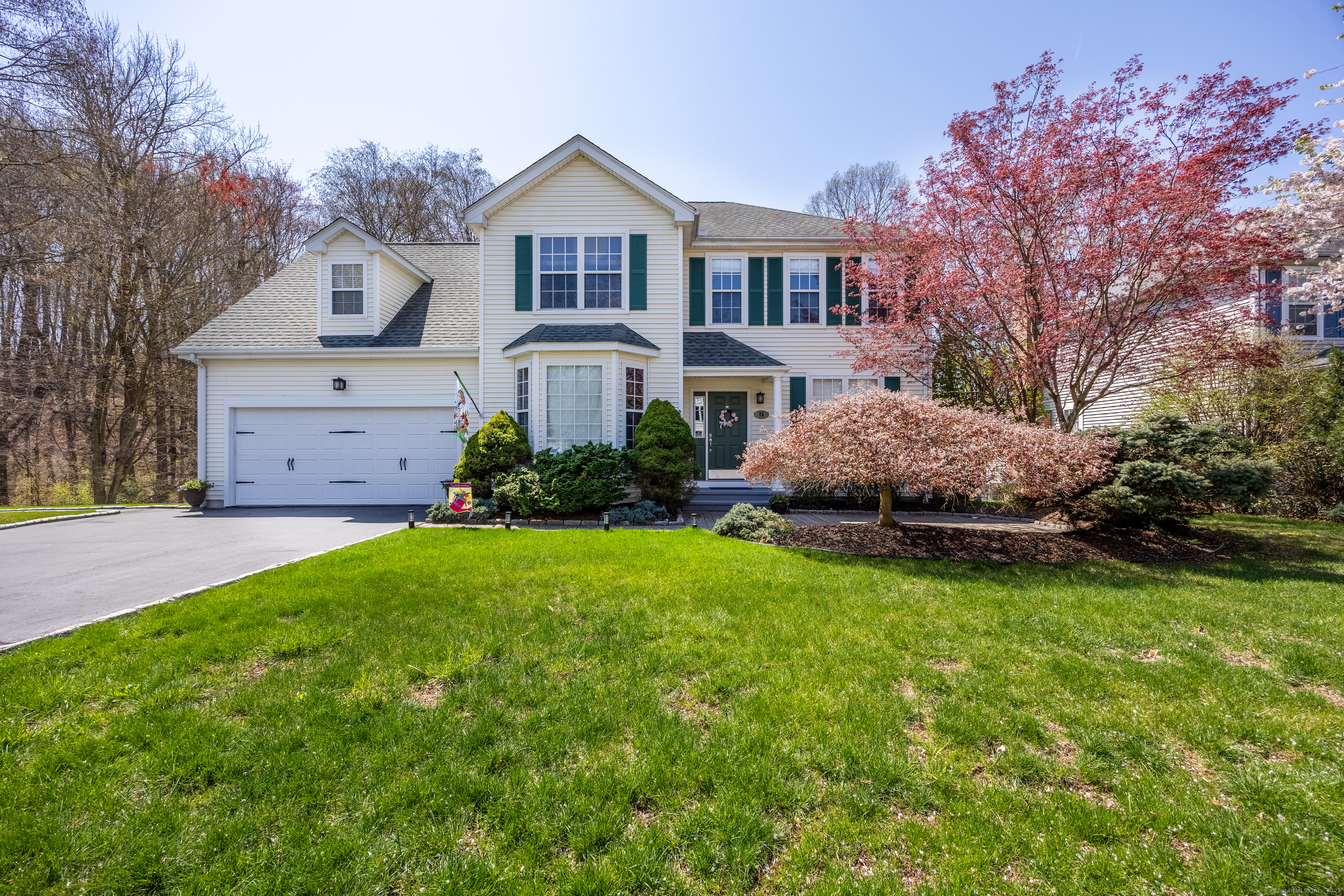 Orleton Court, Cheshire, Connecticut - 4 Bedrooms  
3 Bathrooms  
8 Rooms - 