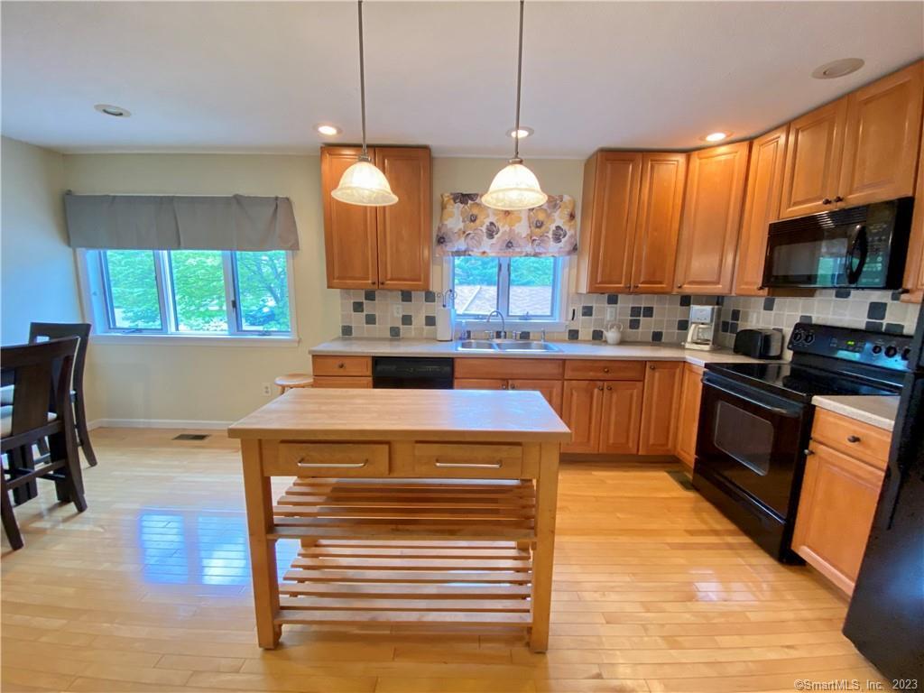 78 Woodcock Court #78, Windsor Locks, Connecticut image 3