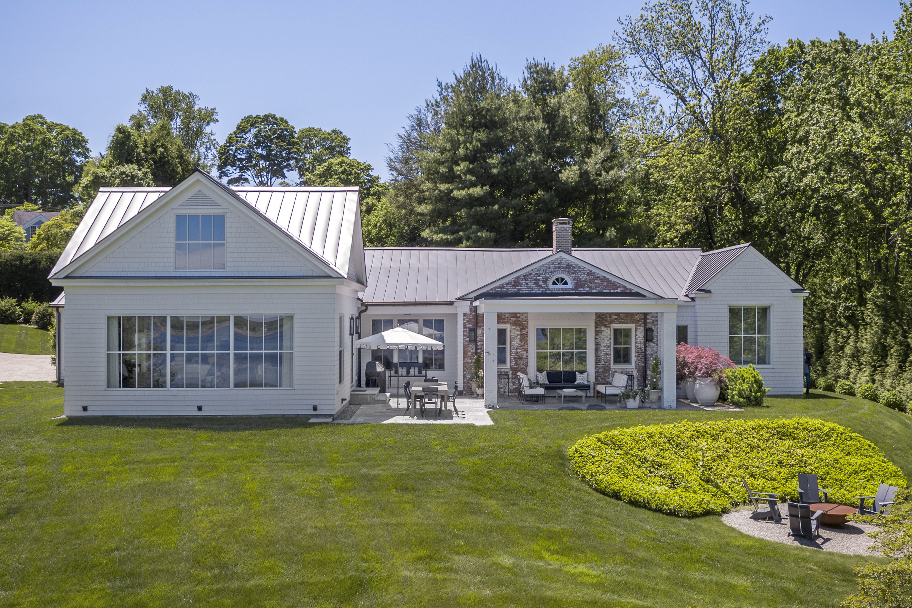 Hanna Lane, Essex, Connecticut - 3 Bedrooms  
4 Bathrooms  
5 Rooms - 