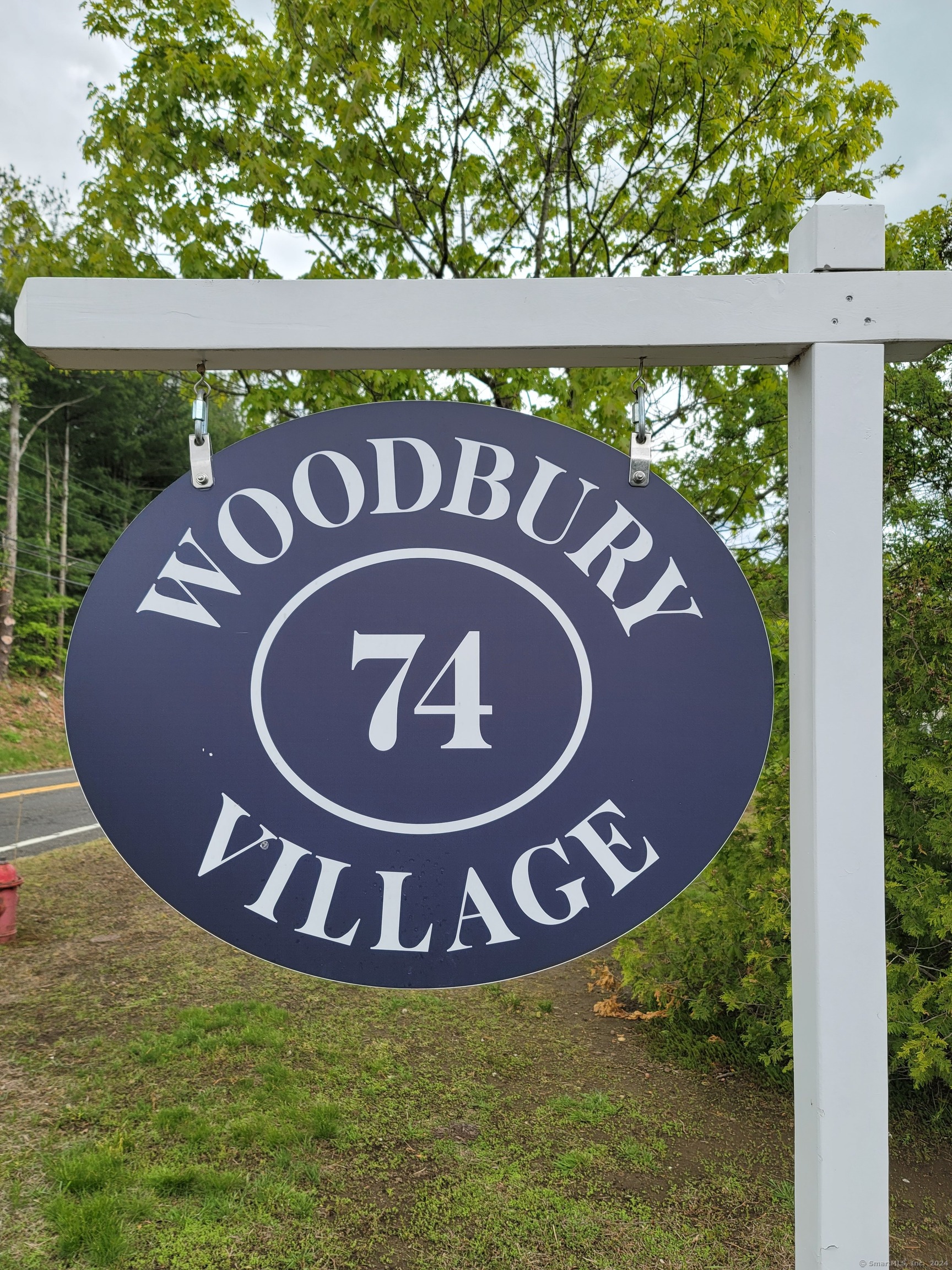 74 Washington Road Apt 16, Woodbury, Connecticut - 2 Bedrooms  
2 Bathrooms  
4 Rooms - 
