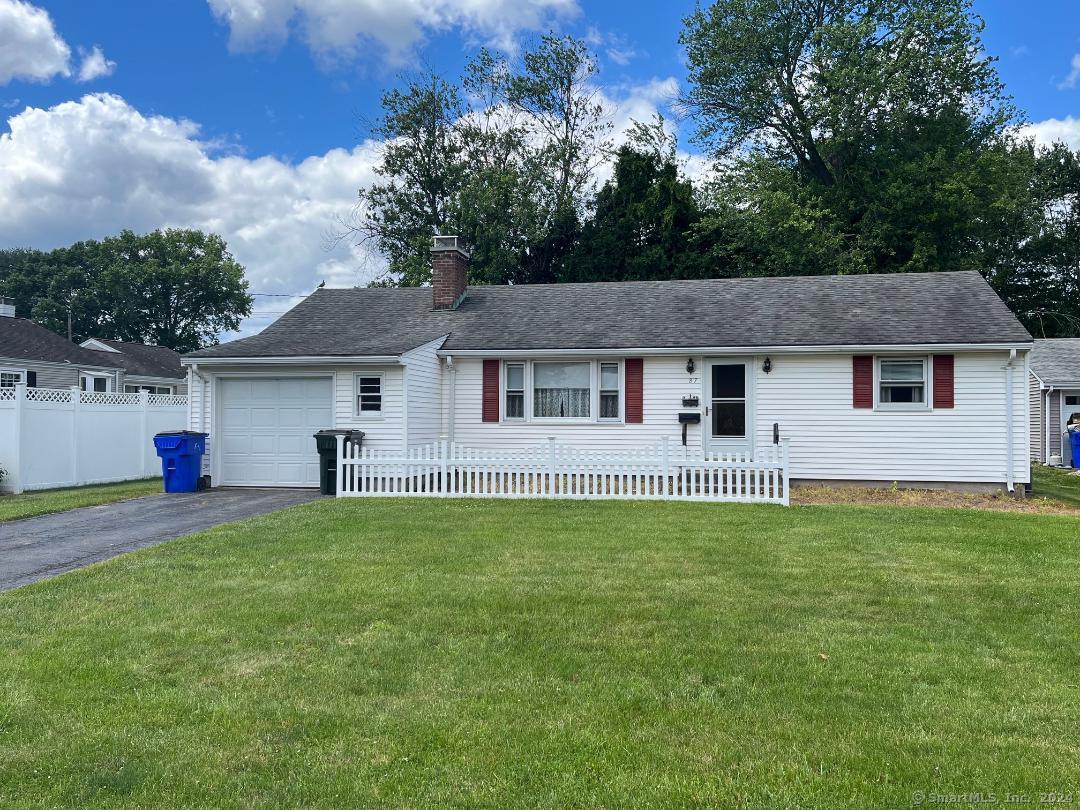 Property for Sale at 87 Westgate Street, West Hartford, Connecticut - Bedrooms: 2 
Bathrooms: 1 
Rooms: 5  - $319,900