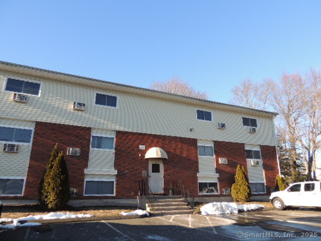 Glade Street C02, West Haven, Connecticut - 1 Bedrooms  
1 Bathrooms  
4 Rooms - 