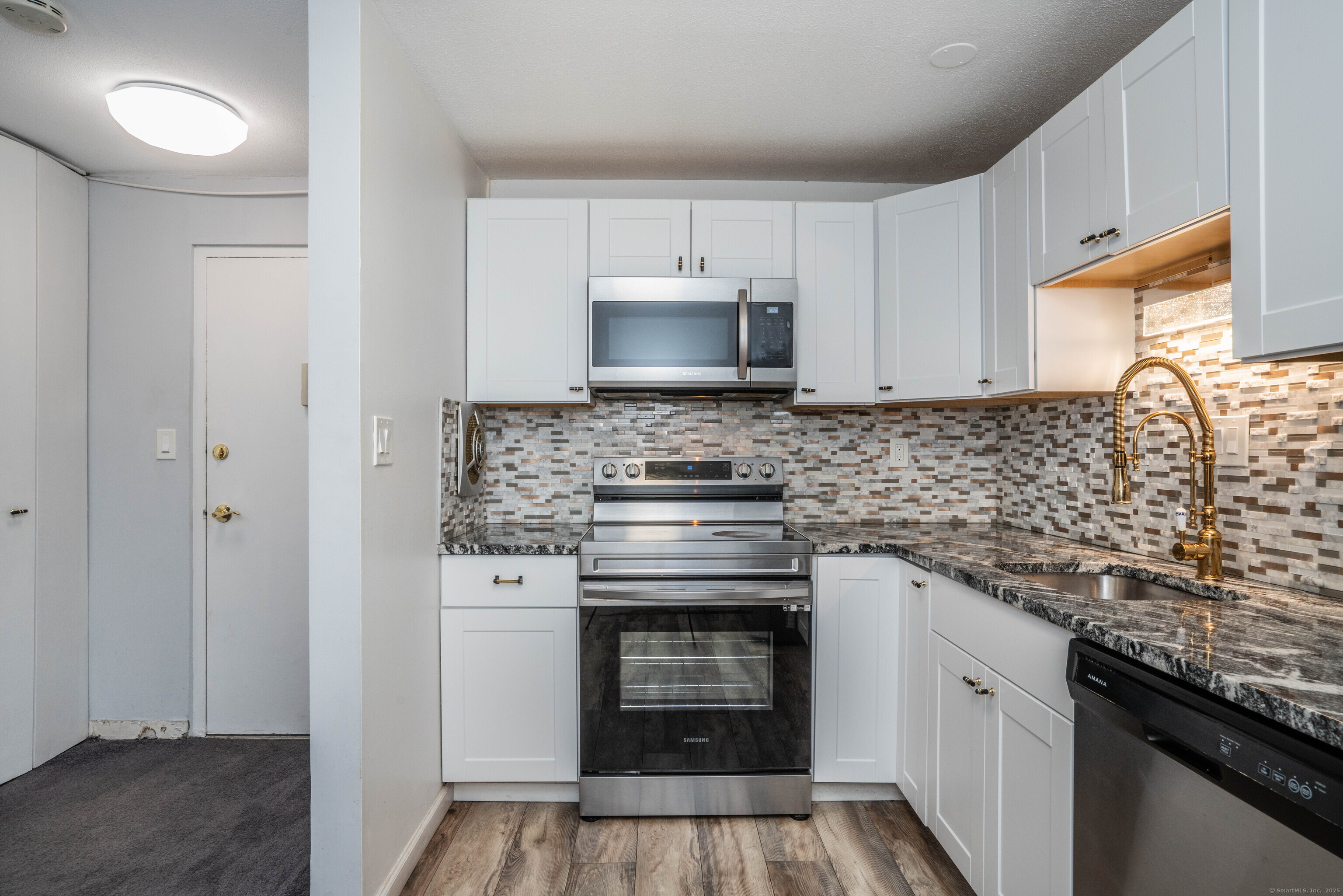 104 Oakwood Avenue #APT T3, West Hartford, Connecticut image 3