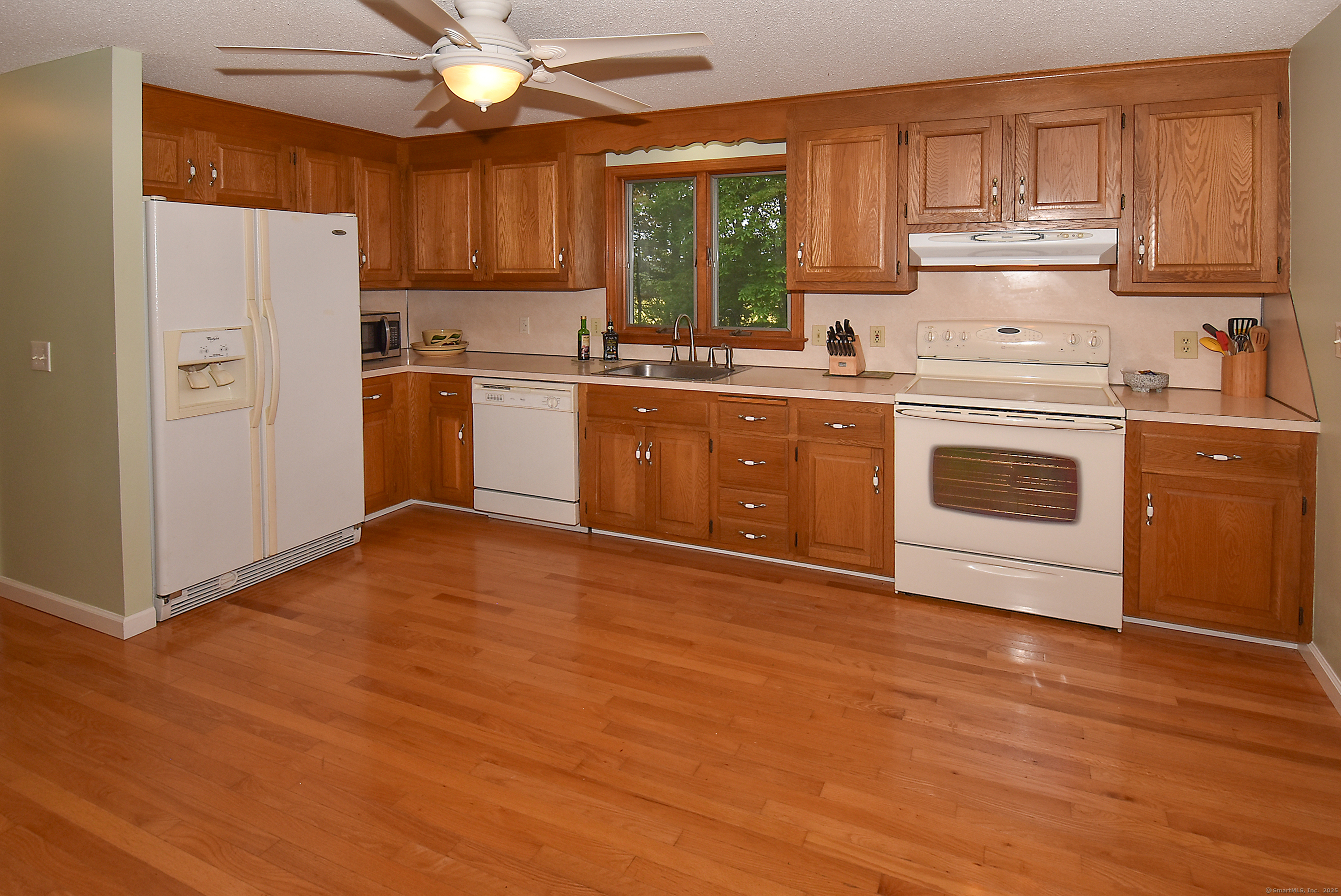 14 Ellsworth Lane, Ellington, Connecticut image 6