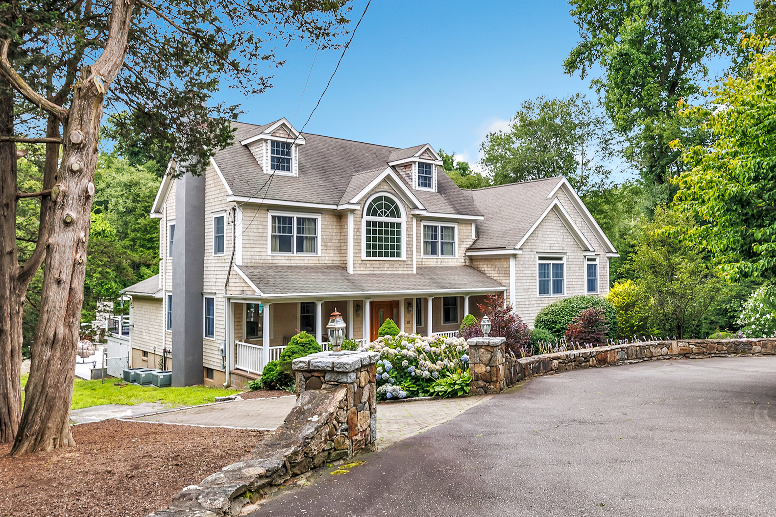 Property for Sale at 86 Walnut Tree Hill Road, Shelton, Connecticut - Bedrooms: 4 
Bathrooms: 4 
Rooms: 8  - $899,900