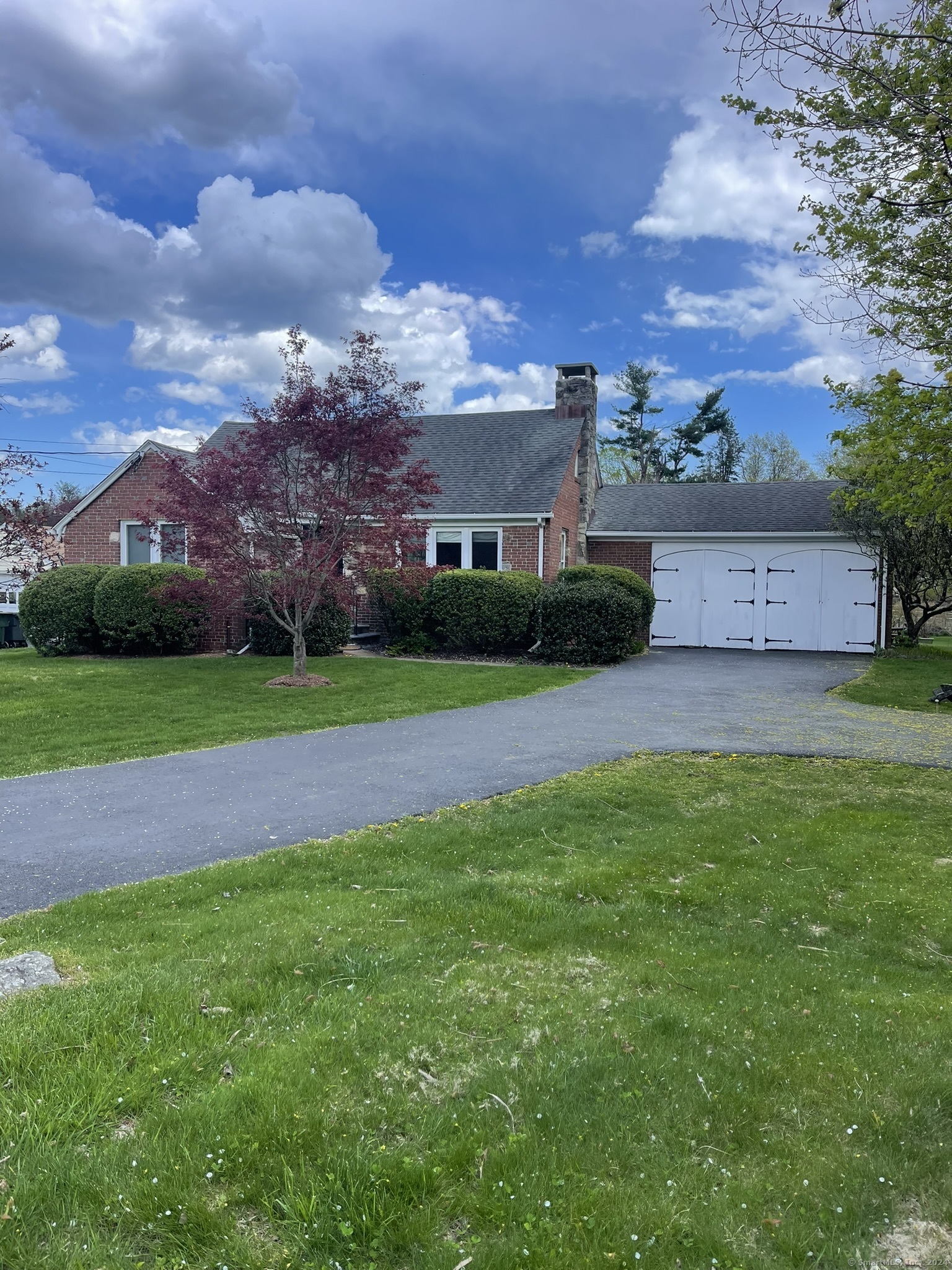 755 Stillson Road, Fairfield, Connecticut - 2 Bedrooms  
1 Bathrooms  
5 Rooms - 