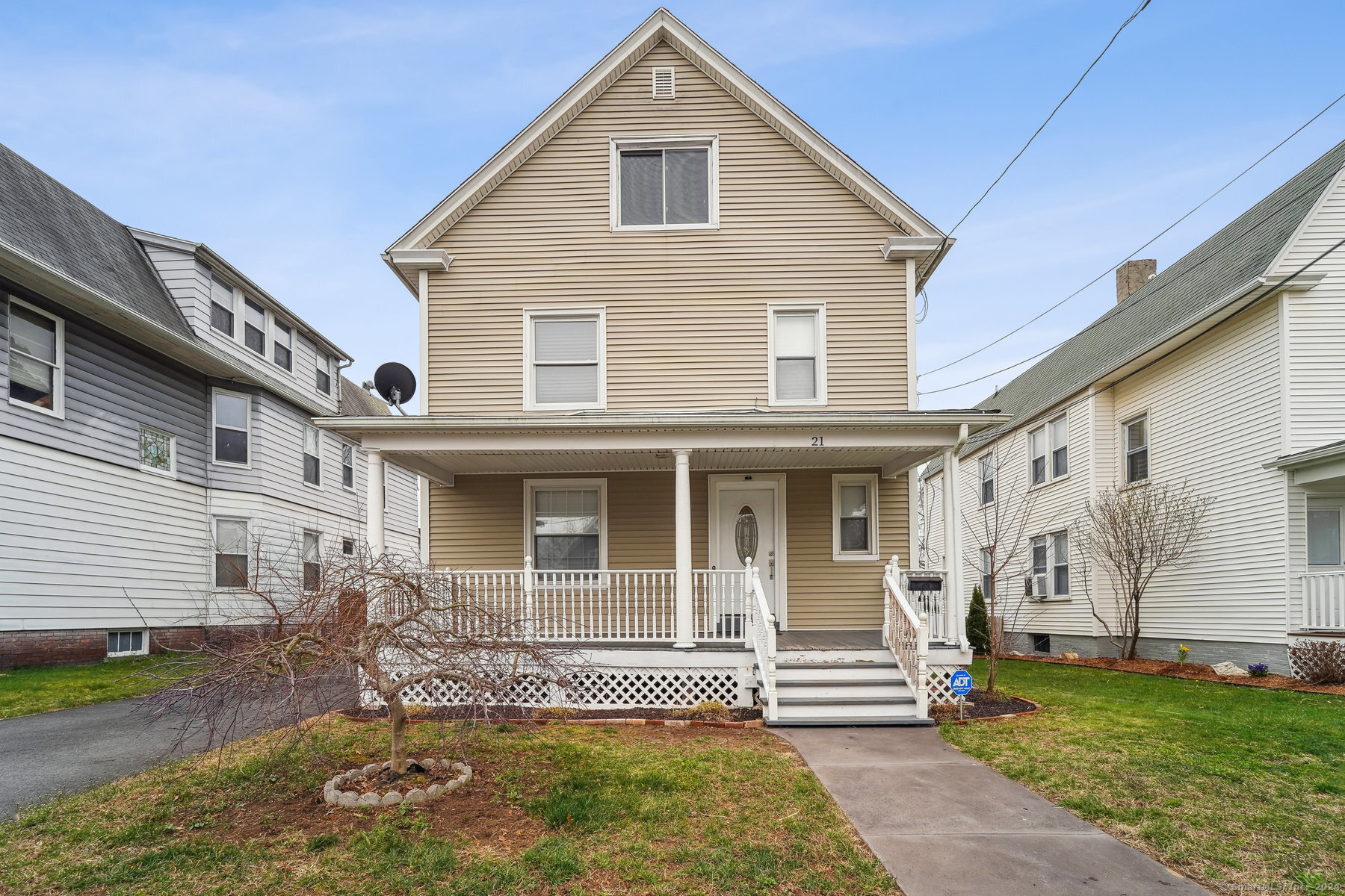 Ward Place, West Haven, Connecticut - 3 Bedrooms  
3 Bathrooms  
6 Rooms - 