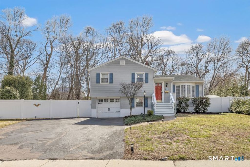 Photo of 52 Robin Lane, Fairfield, CT 06824 (MLS # 24161970)