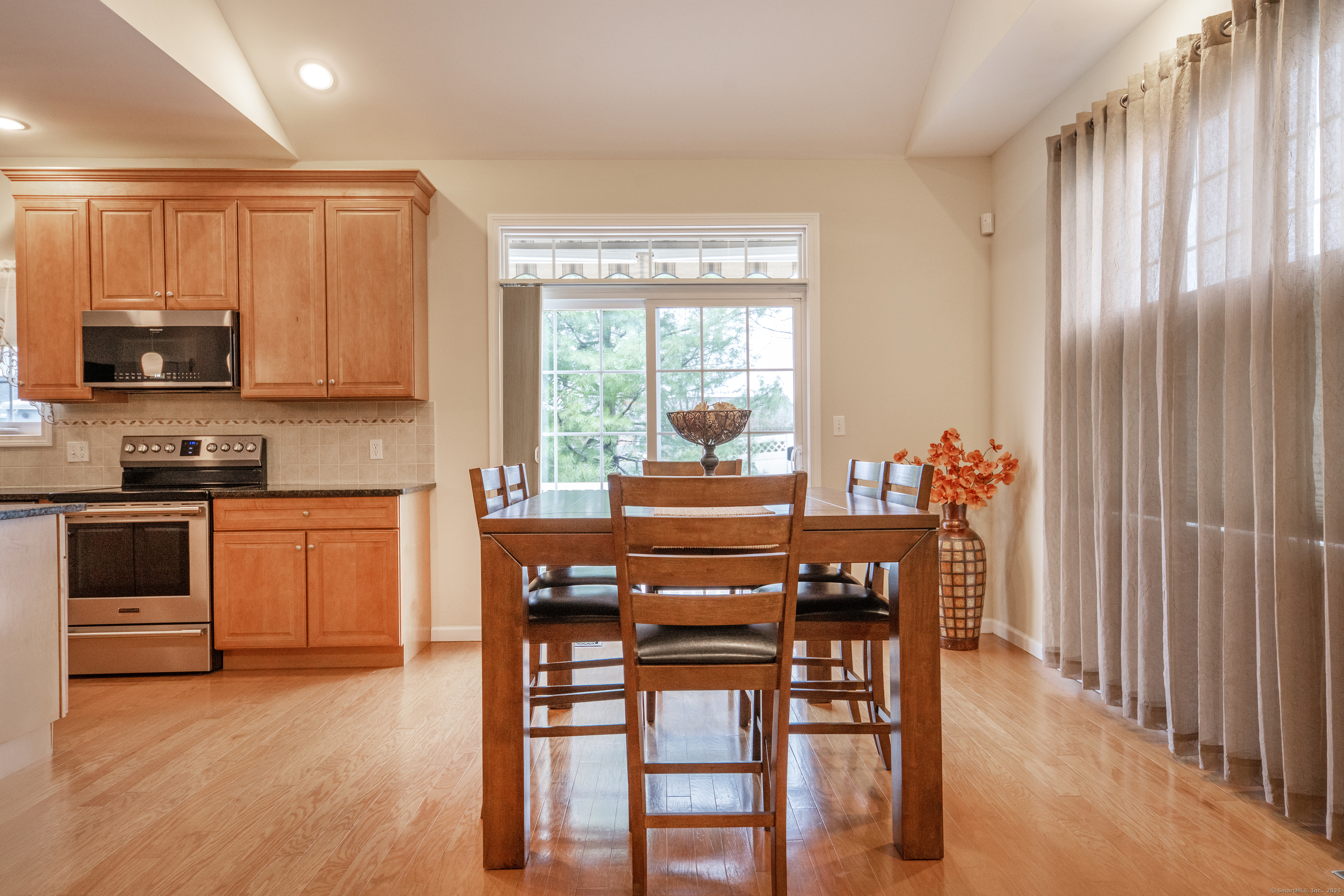 6 Pond View Circle #6, North Haven, Connecticut image 4