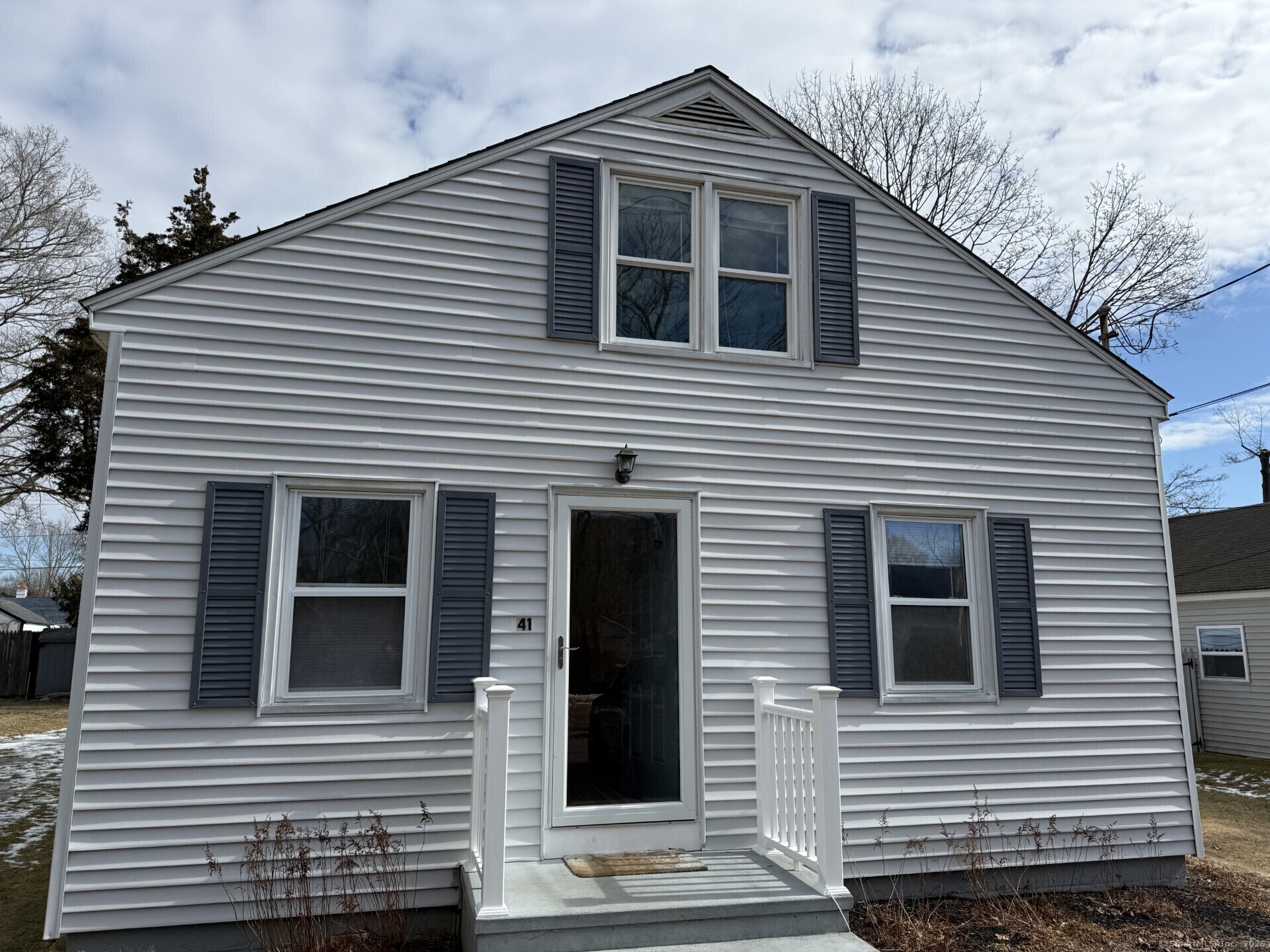 Harbor Avenue, Madison, Connecticut - 2 Bedrooms  
2 Bathrooms  
8 Rooms - 