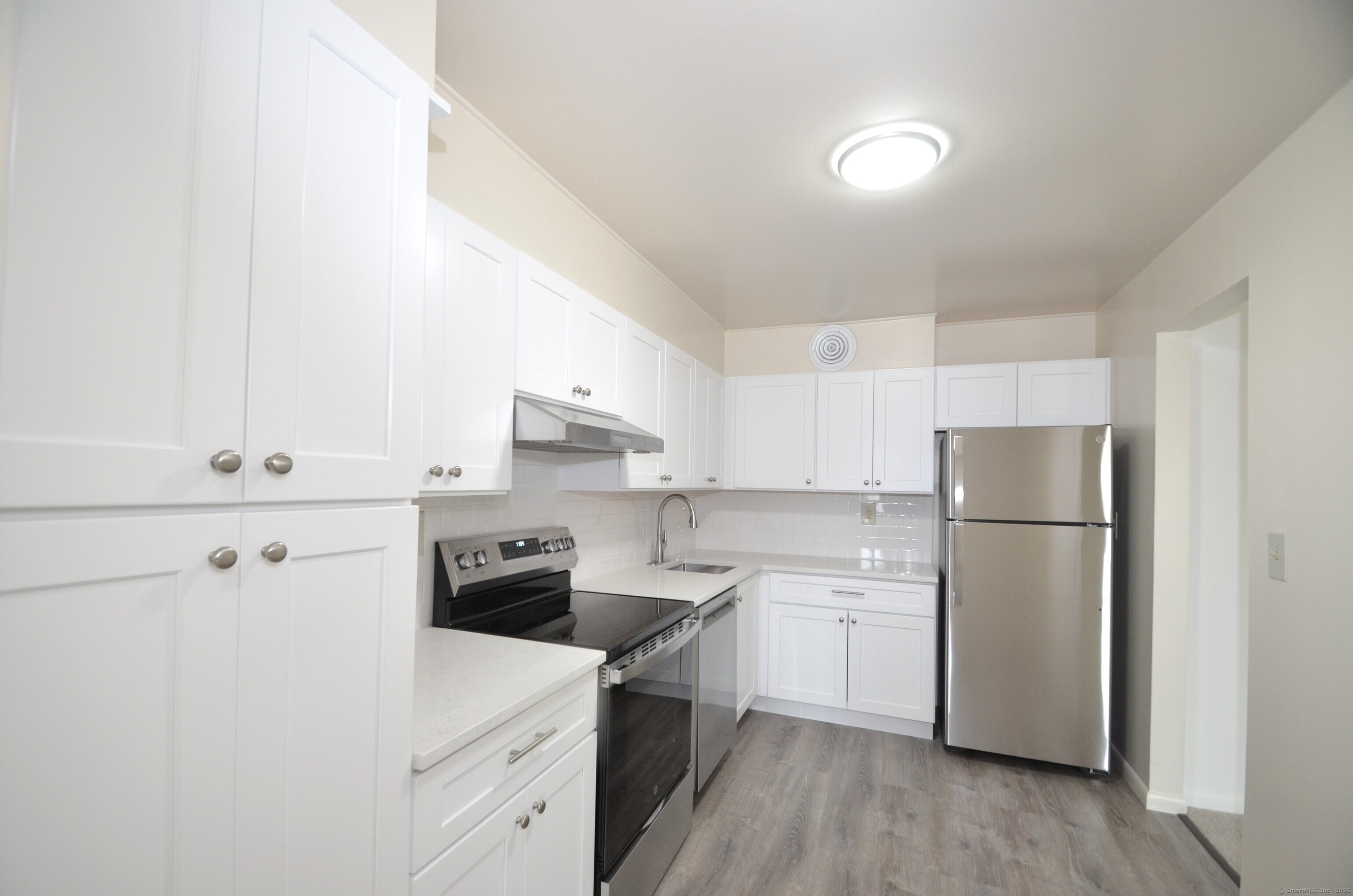 Park Avenue 5B, Bridgeport, Connecticut - 1 Bedrooms  
1 Bathrooms  
3 Rooms - 