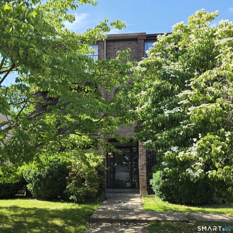 Photo of 186-188 Preston Street #4B, Hartford, CT 06114 (MLS # 24189479)