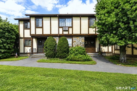 Condo For Sale - 330 Foxwood Lane #330<br/> New Haven County, Milford, CT 06461
