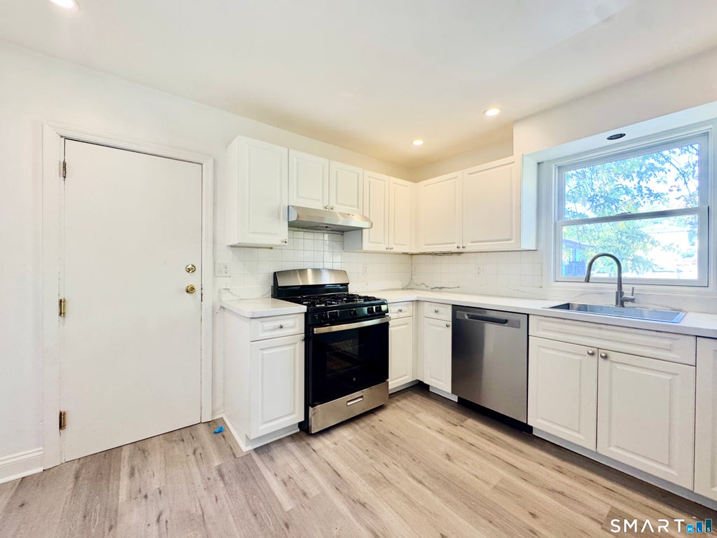 Photo of 44 Highview Avenue #2, Stamford, CT 06907 (MLS # 24212789)
