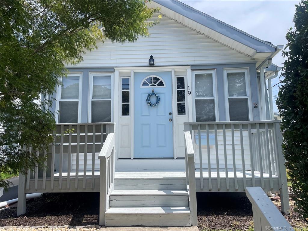 Orland Street, Milford, Connecticut - 3 Bedrooms  
2 Bathrooms  
7 Rooms - 