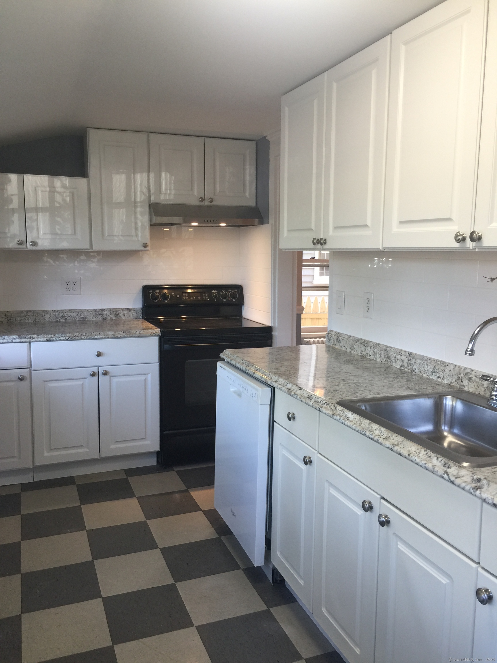 Greenwich, Connecticut 06870, United States, 2 Bedrooms Bedrooms, ,1 BathroomBathrooms,Residential,Active,164406